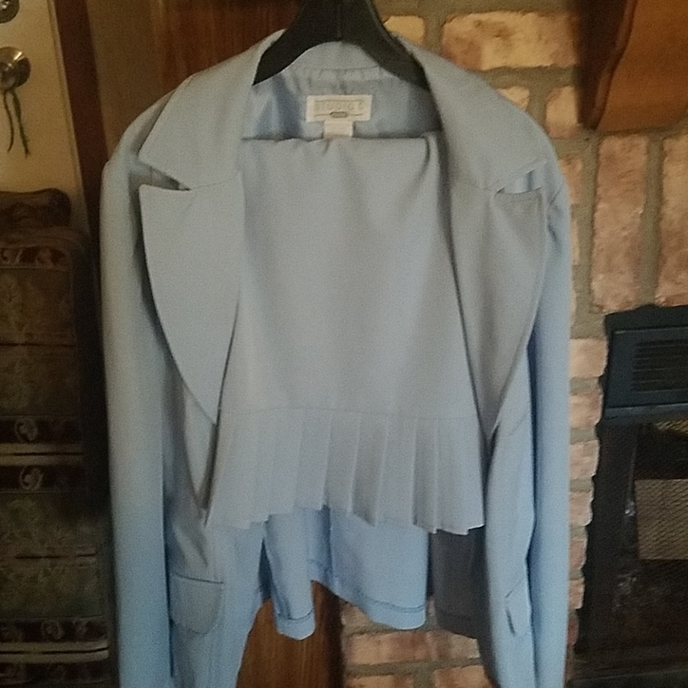 Skirt suit